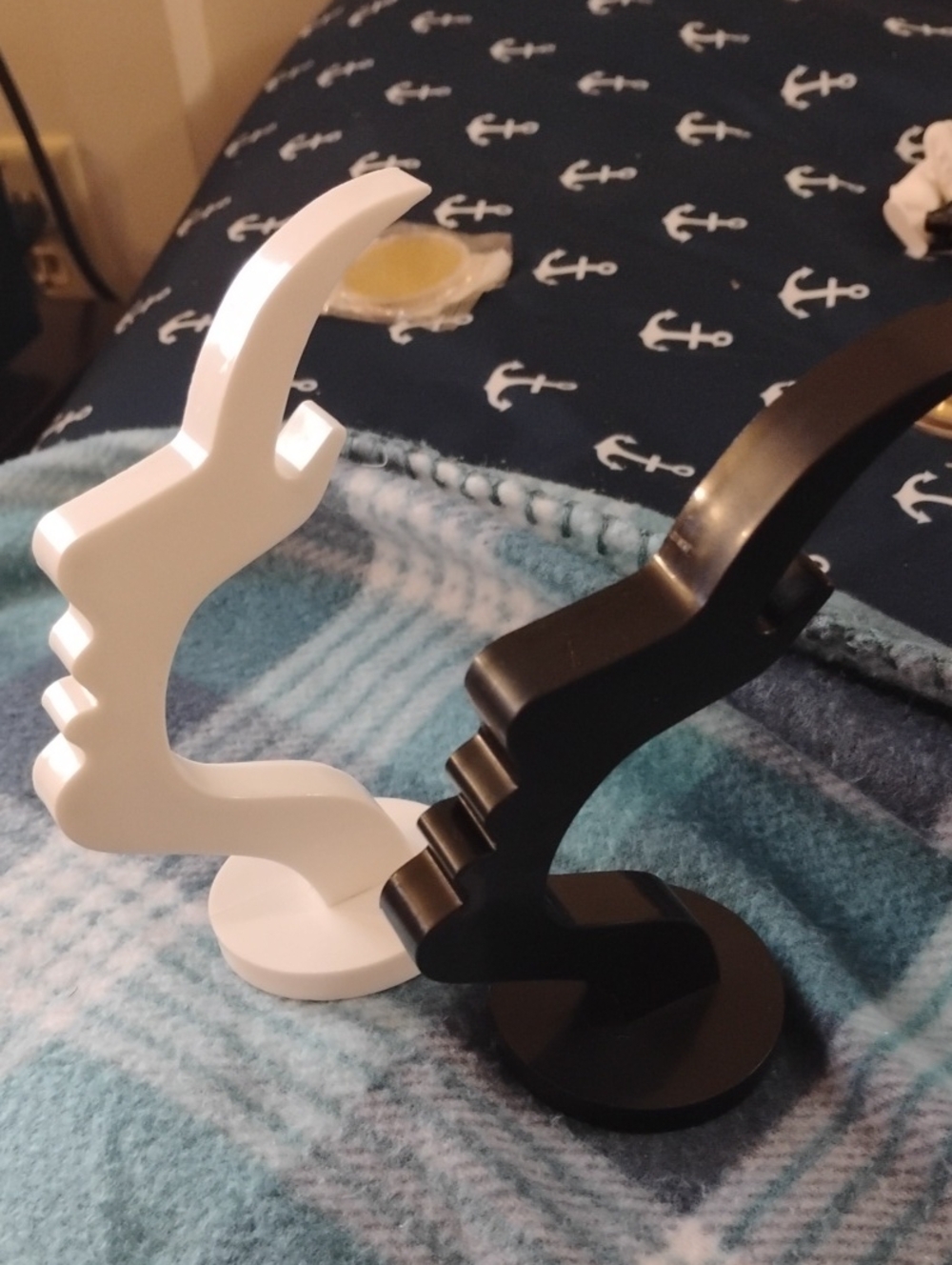 Free Gift,Modern Black and White Face Profile Jewelry Stands!!